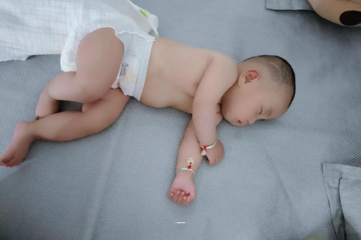黔西几个月宝宝会抬头